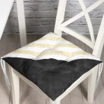 - Pofi-8291-Gorsel - Realhomes Beyaz Zeminde Siyah Mermer Detaylı Gold Yatay Çizgili Dijital Baskılı Modern Pofuduk Sandalye Minderi Realhomes