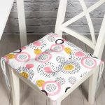 Beyaz Zeminde Gold Detaylı Renkli Puantiye Desenli Dijital Baskılı Modern Pofuduk Sandalye Minderi Realhomes