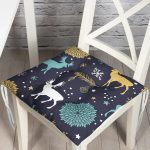 - Pofi-8409-Gorsel - Realhomes Renkli Zemin Üzerinde Geyik Desenli Dijital Baskılı Modern Pofuduk Sandalye Minderi Realhomes