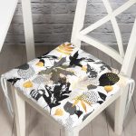 Beyaz Zemin Üzerinde Gold Detaylı Yaprak Desenli Dijital Baskılı Modern Pofuduk Sandalye Minderi Realhomes