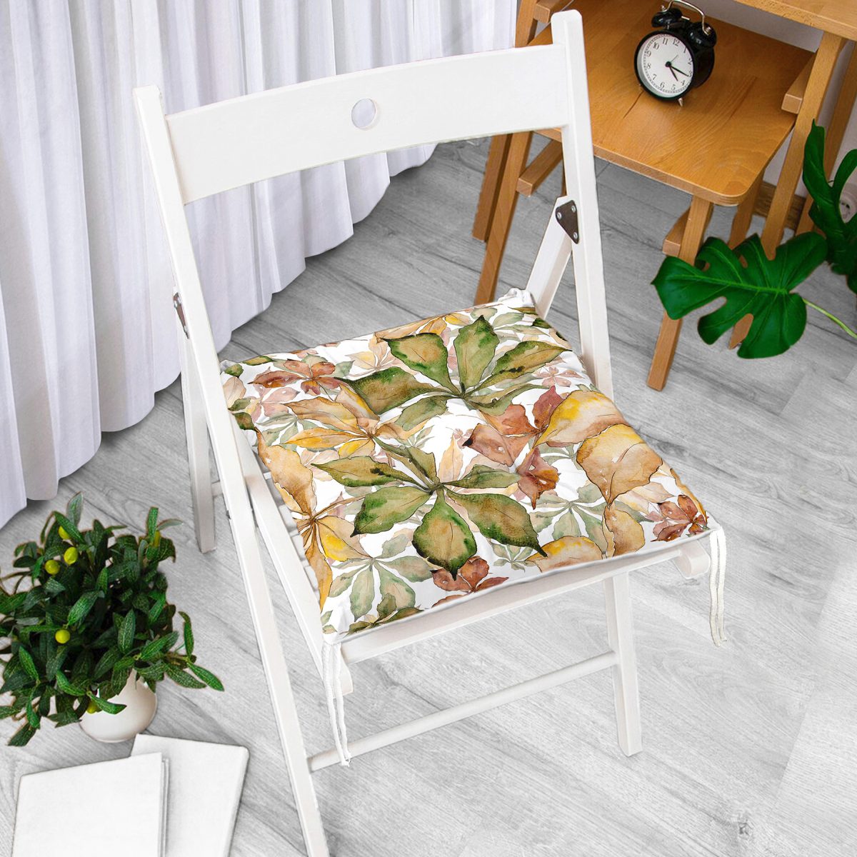 Beyaz Zemin Üzerinde Sonbahar Yaprak Desenli Dijital Baskılı Modern Pofuduk Sandalye Minderi Realhomes