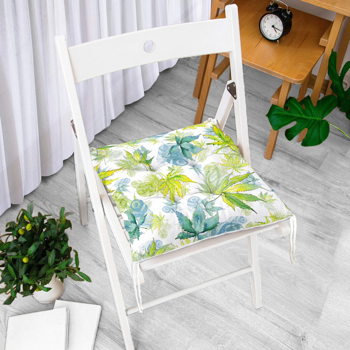 Beyaz Zemin Üzerinde Yeşil Renkli Yaprak Desenli Dijital Baskılı Modern Pofuduk Sandalye Minderi Realhomes