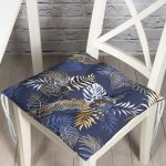 - Pofi-8573-Gorsel - Realhomes  Mavi Zemin Üzerinde Gold Detaylı Yaprak Desenli Dijital Baskılı Modern Pofuduk Sandalye Minderi Realhomes
