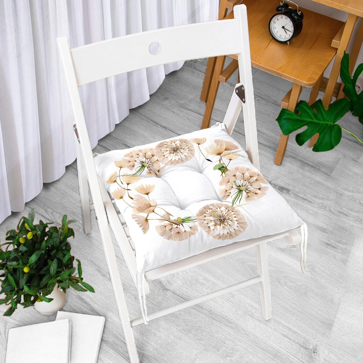 Beyaz Zemin Üzerinde Çiçek Desenli Dijital Baskılı Modern Pofuduk Sandalye Minderi Realhomes