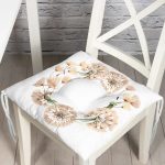 - Pofi-8581-Gorsel - Realhomes Beyaz Zemin Üzerinde Çiçek Desenli Dijital Baskılı Modern Pofuduk Sandalye Minderi Realhomes