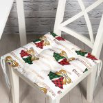 - Pofi-8620-Gorsel - Realhomes  Beyaz Zemin Üzerinde Ekoseli Çan Desenli Dijital Baskılı Modern Pofuduk Sandalye Minderi Realhomes