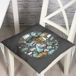 - Pofi-8622-Gorsel - Realhomes  Pastel Zemin Üzerinde Yılbaşı Desenli Dijital Baskılı Modern Pofuduk Sandalye Minderi Realhomes