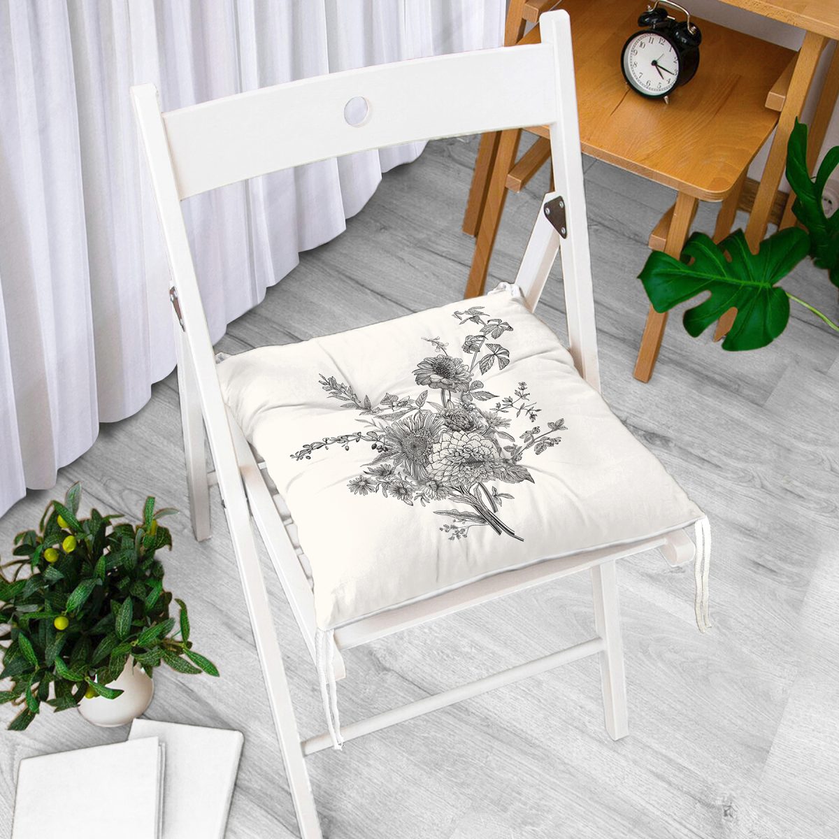 Pastel Zemin Üzerinde Çiçek Desenli Dijital Baskılı Modern Pofuduk Sandalye Minderi Realhomes