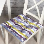 - Pofi-8643-Gorsel - Realhomes  Beyaz Zemin Üzerinde Renkli Çizgi Desenli Dijital Baskılı Modern Pofuduk Sandalye Minderi Realhomes