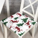 - Pofi-8646-Gorsel - Realhomes Beyaz Zemin Üzerinde Çam Ağaçlı Ekoseli Geyik Motifli Dijital Baskılı Modern Pofuduk Sandalye Minderi Realhomes