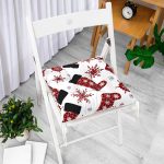 - Pofi-8647-Gorsel-1 - Realhomes Beyaz Zemin Üzerinde Ekoseli Kar tanesi Desenli Dijital Baskılı Modern Pofuduk Sandalye Minderi Realhomes