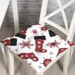 - Pofi-8647-Gorsel - Realhomes Beyaz Zemin Üzerinde Ekoseli Kar tanesi Desenli Dijital Baskılı Modern Pofuduk Sandalye Minderi Realhomes