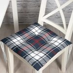 - Pofi-8669-Gorsel - Realhomes  Beyaz Zemin Üzerinde Renkli Ekose Desenli Dijital Baskılı Modern Pofuduk Sandalye Minderi Realhomes