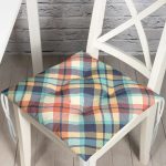 - Pofi-8704-Gorsel - Realhomes Renkli Zemin Üzerinde Pastel Renkli Ekose Desenli Dijital Baskılı Modern Pofuduk Sandalye Minderi Realhomes