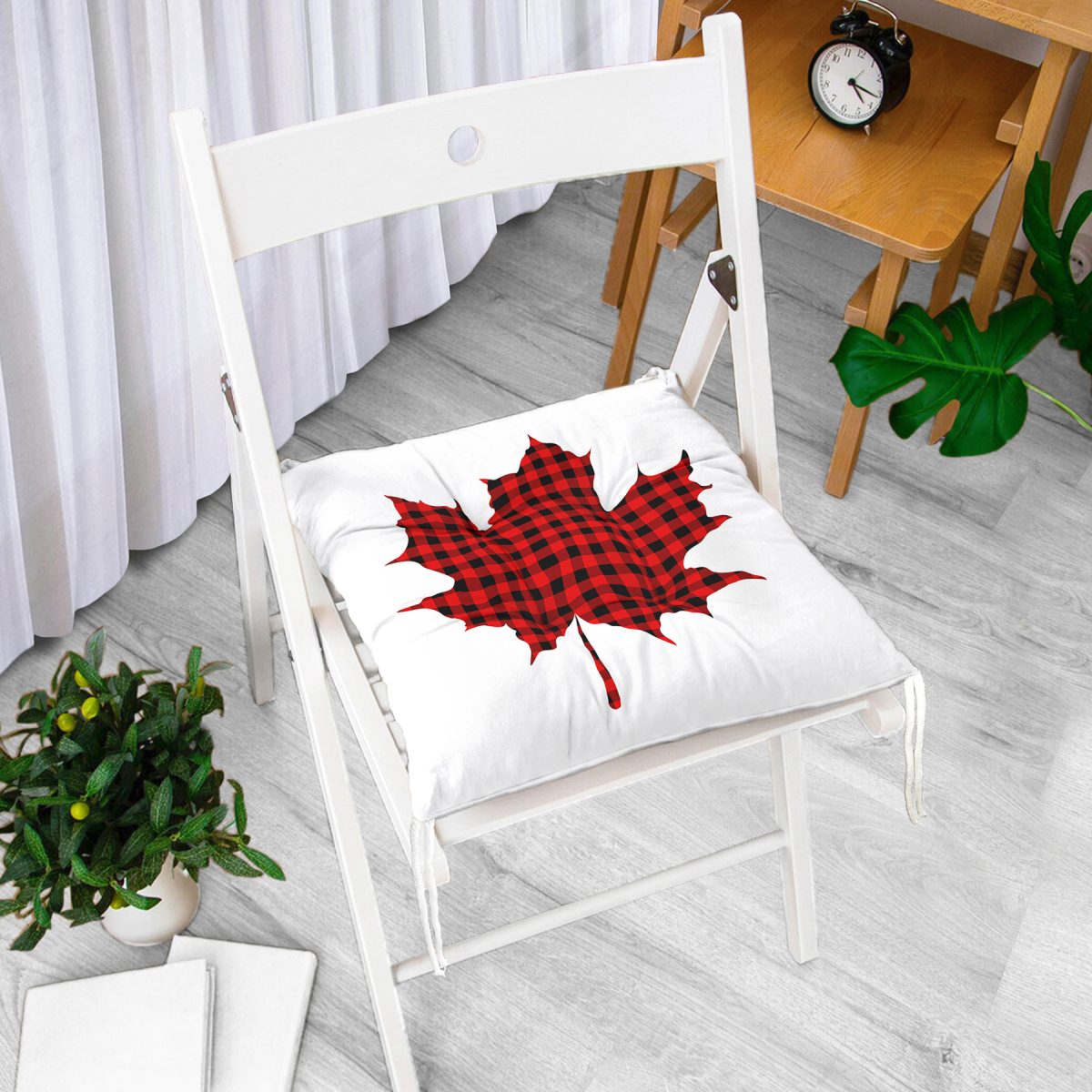 Beyaz Zemin Üzerinde Ekose Desenli Yaprak Dijital Baskılı Modern Pofuduk Sandalye Minderi Realhomes