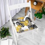 - Pofi-8741-Gorsel-1 - Realhomes Beyaz Zemin Üzerinde Gold Detaylı Yaprak Desenli Dijital Baskılı Modern Pofuduk Sandalye Minderi Realhomes