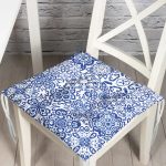 Beyaz Zemin Üzerinde Çini Desenli Dijital Baskılı Modern Pofuduk Sandalye Minderi Realhomes