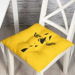 - Pofi-8800-Gorsel - Realhomes Renkli Zemin Üzerinde Onedraw Çizimli Zürafa Silüeti Dijital Baskılı Modern Pofuduk Sandalye Minderi Realhomes