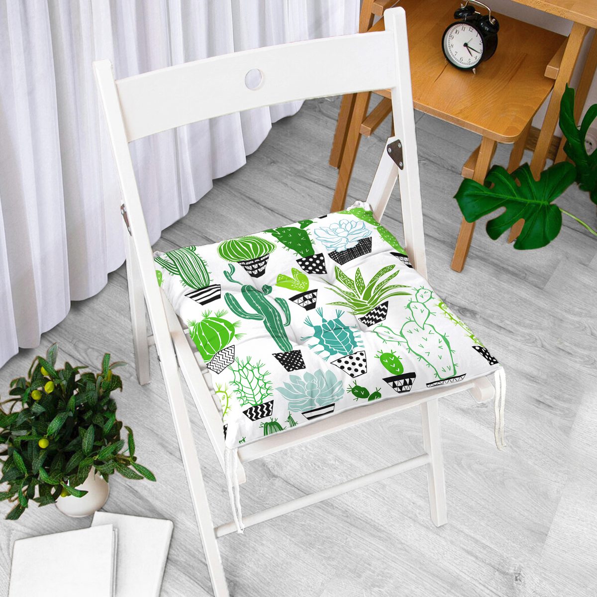 Beyaz Zemin Üzerinde Yeşil Kaktüs Desenli Dijital Baskılı Modern Pofuduk Sandalye Minderi Realhomes