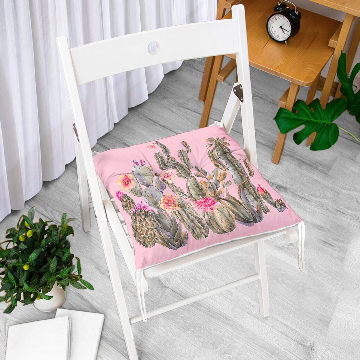 Renkli Zemin Üzerinde Kaktüs Desenli Dijital Baskılı Modern Pofuduk Sandalye Minderi Realhomes