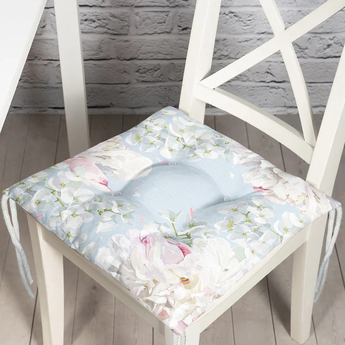 Rengarenk Zeminli Beyaz Çiçek Desenli Dijital Baskılı Modern Pofuduk Sandalye Minderi Realhomes