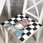 - Pofi-9295-Gorsel - Realhomes Dama Zeminli Kahve İçen Kız Motifli Dijital Baskılı Modern Pofuduk Sandalye Minderi Realhomes