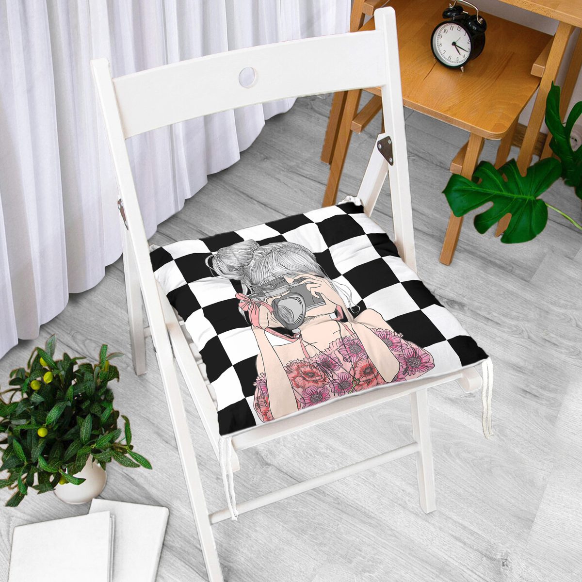 Dama Zeminli & Fotoğraf Çeken Kız Tasarımlı Dijital Baskılı Modern Pofuduk Sandalye Minderi Realhomes