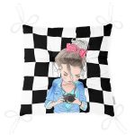 - Pofi-9301-Gorsel-2 - Realhomes Dama Zeminli Fotoğraf Çeken Kız Tasarımlı Dijital Baskılı Modern Pofuduk Sandalye Minderi Realhomes