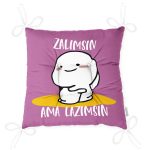 - Pofi-9312-Gorsel-2 - Realhomes Özel Tasarım Zalımsın Ama Lazımsın Dijital Baskılı Modern Pofuduk Sandalye Minderi Realhomes