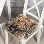 - Pofi-97-Gorsel - Realhomes  Leopar Resimli Dijital Baskılı Modern Pofuduk Sandalye Minderi Realhomes