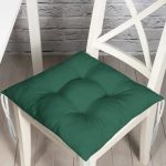 - Pofi-Koyuyesil-Gorsel - Realhomes Realhomes Düz Koyu Yeşil Renkli Dijital Baskılı Pofuduk Sandalye Minderi Realhomes