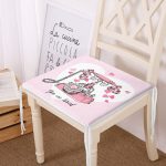 - Frm-10003-Pembe-Zemin-Kalpli-Antika-Telefon-Tasarimli-Dijital-Baskili-Fermuarli-Sandalye-Minderi - Realhomes Pembe Zemin Kalpli Antika Telefon Tasarımlı Dijital Baskılı Fermuarlı Sandalye Minderi Realhomes