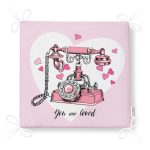 - Frm-10003-Pembe-Zemin-Kalpli-Antika-Telefon-Tasarimli-Dijital-Baskili-Fermuarli-Sandalye-Minderi-4 - Realhomes Pembe Zemin Kalpli Antika Telefon Tasarımlı Dijital Baskılı Fermuarlı Sandalye Minderi Realhomes