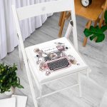 - Frm-10139-Pembe-Antika-Daktilo-Cizimli-Dijital-Baskili-Fermuarli-Sandalye-Minderi-2 - Realhomes Pembe Antika Daktilo Çizimli Dijital Baskılı Fermuarlı Sandalye Minderi Realhomes