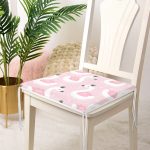 - Swan with crown seamless pattern background - Realhomes Pembe Zeminde Kuğu Motifli Dijital Baskılı Özel Tasarım Modern Fermuarlı Sandalye Minderi Realhomes