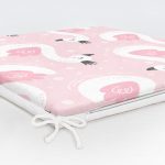 - Swan with crown seamless pattern background - Realhomes Pembe Zeminde Kuğu Motifli Dijital Baskılı Özel Tasarım Modern Fermuarlı Sandalye Minderi Realhomes