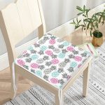 - Frm-2014-Beyaz-Zeminde-Ananas-Motifli-Dijital-Baskili-Fermuarli-Sandalye-Minderi-2 - Realhomes Beyaz Zeminde Ananas Motifli Dijital Baskılı Fermuarlı Sandalye Minderi Realhomes