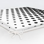 - Frm-2416-Siyah-Beyaz-Iri-Puanli-Fermuarli-Sandalye-Minderi-5 - Realhomes Siyah Beyaz İri Puanlı Fermuarlı Sandalye Minderi Realhomes