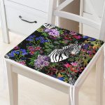 - Frm-3431-Siyah-Zeminde-Amazon-Zebra-Tasarimli-Dijital-Baskili-Fermuarli-Sandalye-Minderi - Realhomes Siyah Zeminde Amazon Zebra Tasarımlı Dijital Baskılı Fermuarlı Sandalye Minderi Realhomes