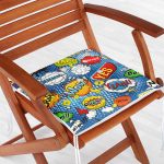 - Frm-3498-Mavi-Zeminde-Pop-Art-Ozel-Tasarimli-Dijital-Baskili-Modern-Fermuarli-Sandalye-Minderi-1 - Realhomes Mavi Zeminde Pop Art Özel Tasarımlı Dijital Baskılı Modern Fermuarlı Sandalye Minderi Realhomes