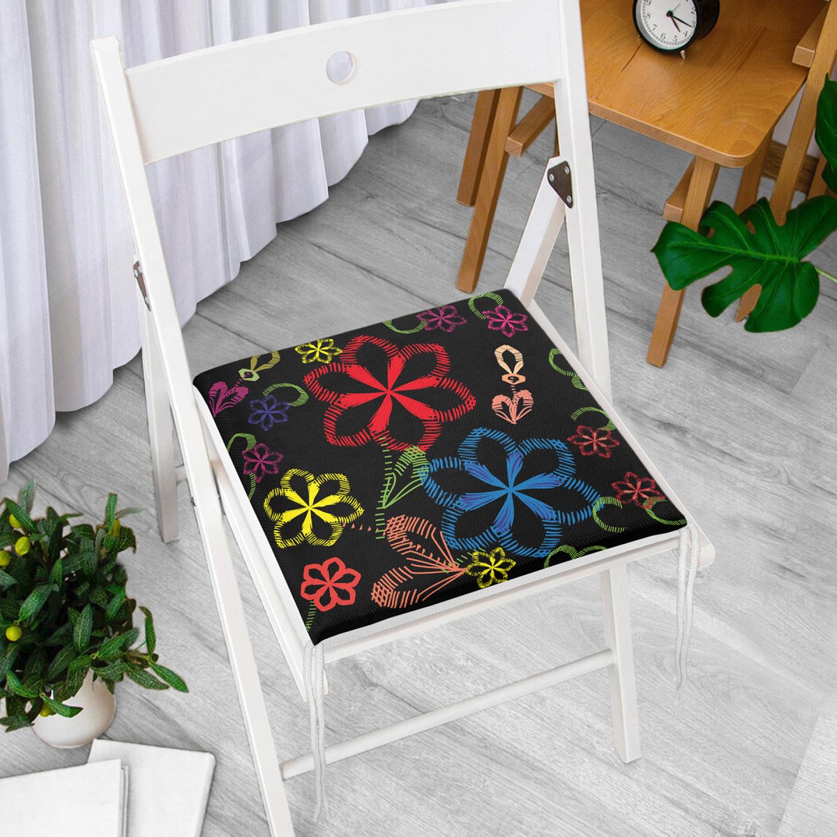 Siyah Zeminde Çiçek Motifli Dijital Baskılı Modern Fermuarlı Sandalye Minderi Realhomes