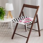 - Frm-4172-Siyah-Zikzak-Zeminde-Ilkbahar-Cicekleri-Temali-Fermuarli-Sandalye-Minderi-2 - Realhomes Siyah Zikzak Zeminde İlkbahar Çiçekleri Temalı Fermuarlı Sandalye Minderi Realhomes