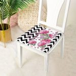 - Frm-4172-Siyah-Zikzak-Zeminde-Ilkbahar-Cicekleri-Temali-Fermuarli-Sandalye-Minderi-3 - Realhomes Siyah Zikzak Zeminde İlkbahar Çiçekleri Temalı Fermuarlı Sandalye Minderi Realhomes