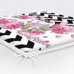 - Frm-4172-Siyah-Zikzak-Zeminde-Ilkbahar-Cicekleri-Temali-Fermuarli-Sandalye-Minderi-5 - Realhomes Siyah Zikzak Zeminde İlkbahar Çiçekleri Temalı Fermuarlı Sandalye Minderi Realhomes