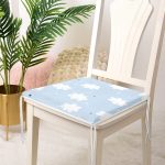 - Frm-4365m-Mavi-Zeminde-Bulutlar-Ozel-Tasarimli-Cocuk-Odasi-Fermuarli-Sandalye-Minderi-Gorsel-3 - Realhomes Mavi Zeminde Bulutlar Özel Tasarımlı Çocuk Odası Fermuarlı Sandalye Minderi Realhomes