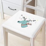 - Frm-4432-Beyaz-Zeminde-Mavi-Geyik-Cizimli-Modern-Fermuarli-Sandalye-Minderi-Gorsel - Realhomes Beyaz Zeminde Mavi Geyik Çizimli Modern Fermuarlı Sandalye Minderi Realhomes