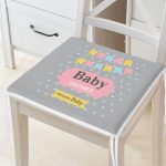 - Frm-4470-Gri-Zemin-Baby-Shower-Temali-Ozel-Tasarimli-Dijital-Baskili-Cocuk-Odasi-Fermuarli-Sandalye-Minderi-Gorsel - Realhomes Gri Zemin Baby Shower Temalı Özel Tasarımlı Dijital Baskılı Çocuk Odası Fermuarlı Sandalye Minderi Realhomes