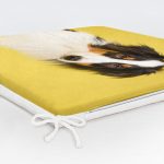 - Frm-5662-Sari-Zeminli-Kopek-Dijital-Baskili-Modern-Fermuarli-Sandalye-Minderi-5 - Realhomes Sarı Zeminli Köpek Dijital Baskılı Modern Fermuarlı Sandalye Minderi Realhomes