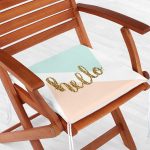 - Frm-7005-Gold-Hello-Yazili-Modern-Motifler-Dijital-Baskili-Modern-Fermuarli-Sandalye-Minderi-1 - Realhomes Gold Hello Yazılı Modern Motifler Dijital Baskılı Modern Fermuarlı Sandalye Minderi Realhomes