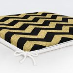 - Frm-7114-Siyah-Zeminde-Gold-Kalp-Desenli-Dijital-Baskili-Modern-Fermuarli-Sandalye-Minderi-5 - Realhomes Siyah Zeminde Gold Kalp Desenli Dijital Baskılı Modern Fermuarlı Sandalye Minderi Realhomes